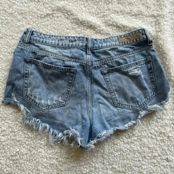 Size Large Cello Distressed Shorts - Picture 3 of 3